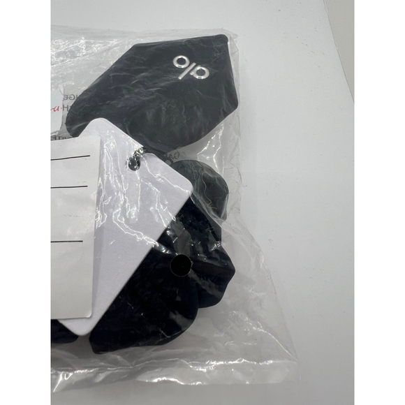 NWT Alo Yoga Airlift Rhythm Scrunchie One Size Black - Picture 3 of 4